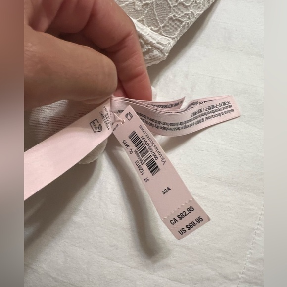 Victoria’S Secret - Picture 3 of 4